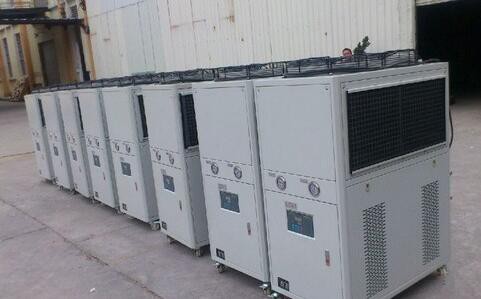 怎么保養工業冷水機的冷凝器